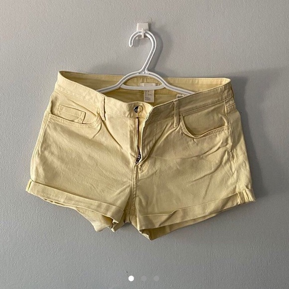 ✨BRAND NEW YELLOW H&M SHORTS✨ - Picture 1 of 3